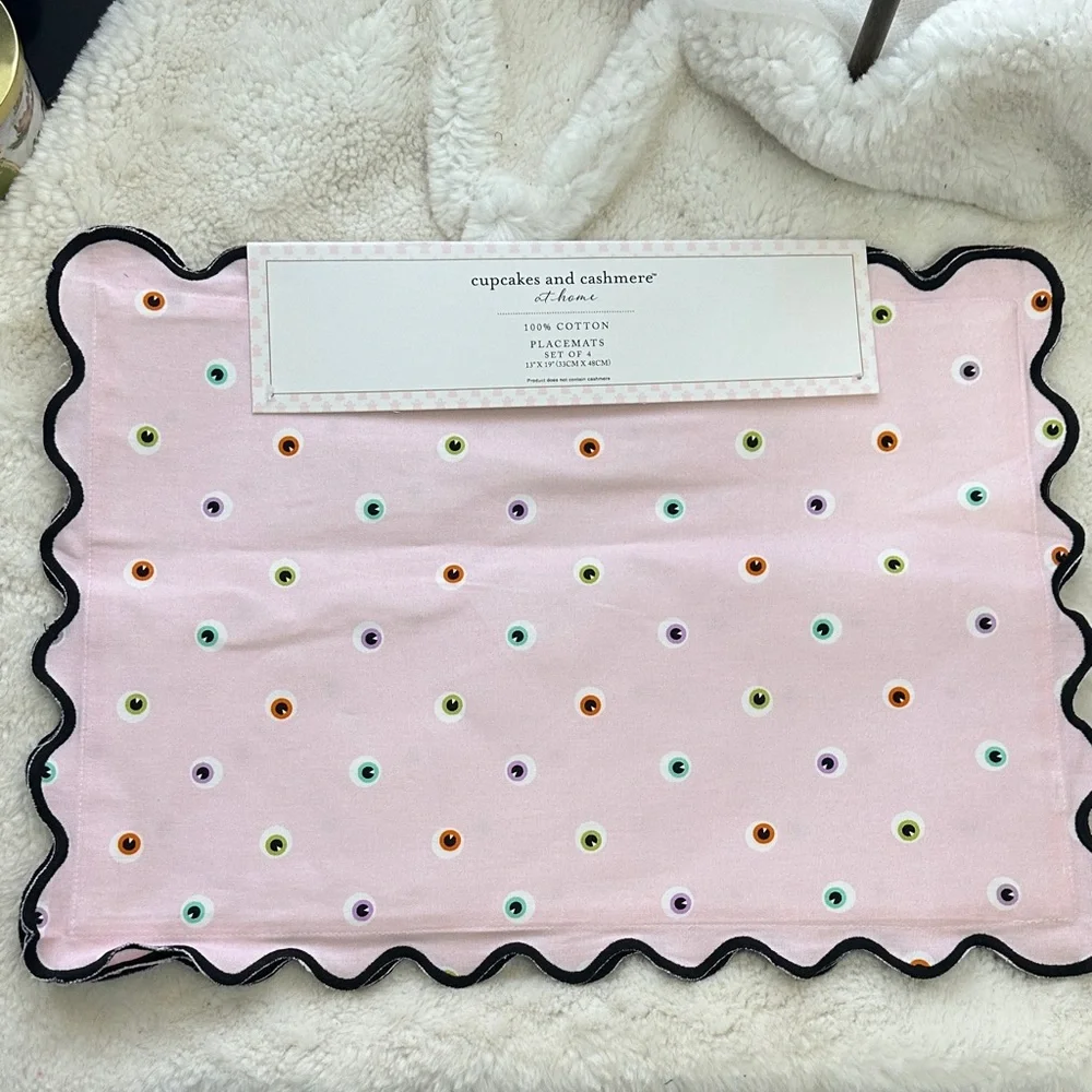 Cupcakes and cashmere set of 4 cloth placemats